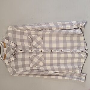 Women's medium lightweight gray/white plaid long sleeve button up shirt